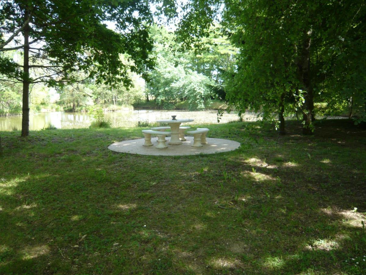 Villa Dikaria Montacher Bagian luar foto
