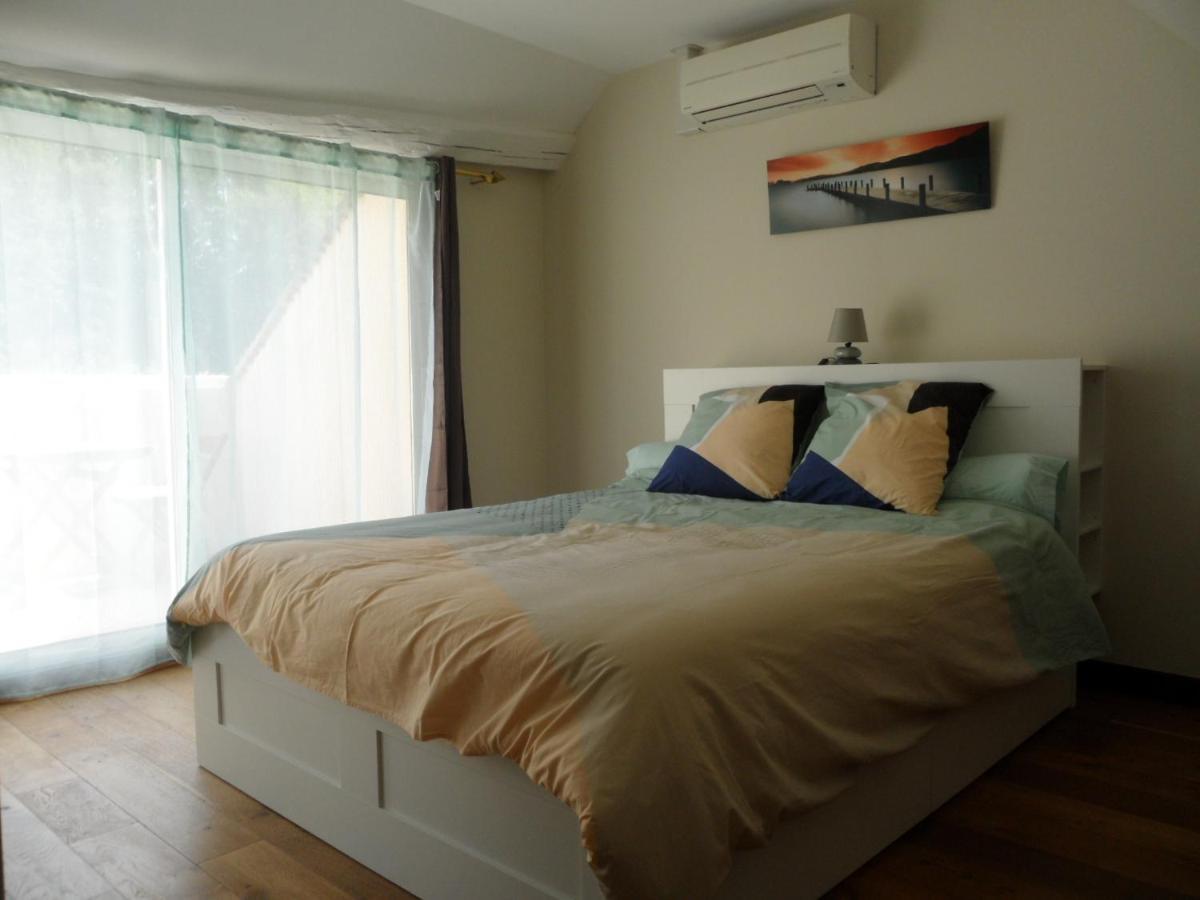 Villa Dikaria Montacher Bagian luar foto